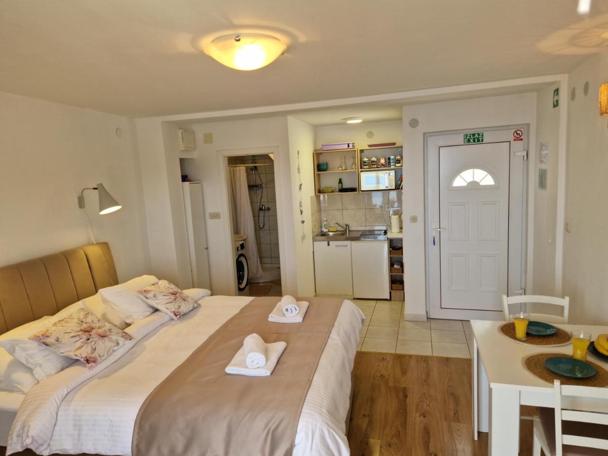Apartmani Luan Vis Exteriér fotografie