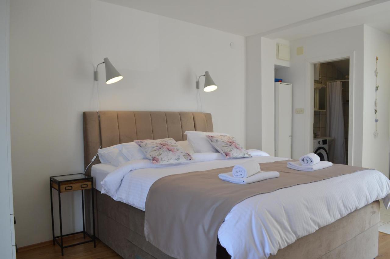 Apartmani Luan Vis Exteriér fotografie
