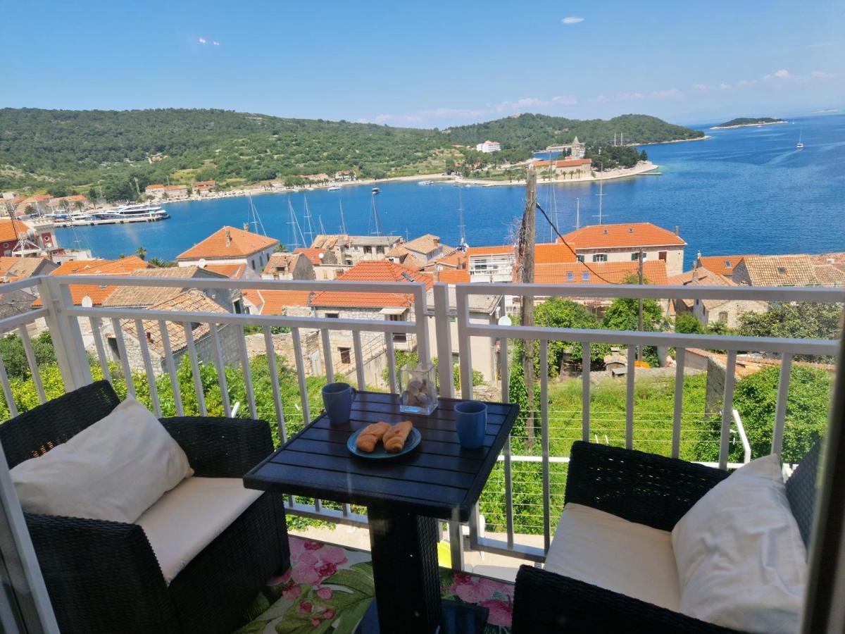 Apartmani Luan Vis Exteriér fotografie
