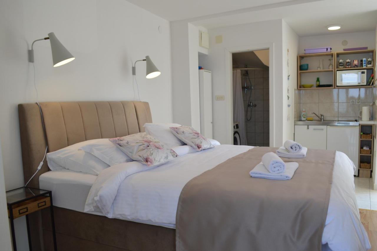 Apartmani Luan Vis Exteriér fotografie