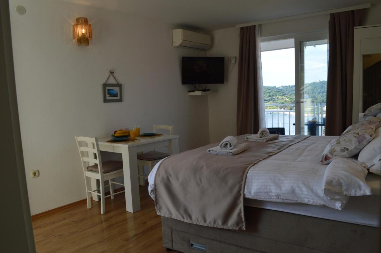 Apartmani Luan Vis Exteriér fotografie