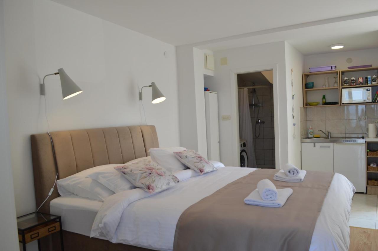 Apartmani Luan Vis Exteriér fotografie